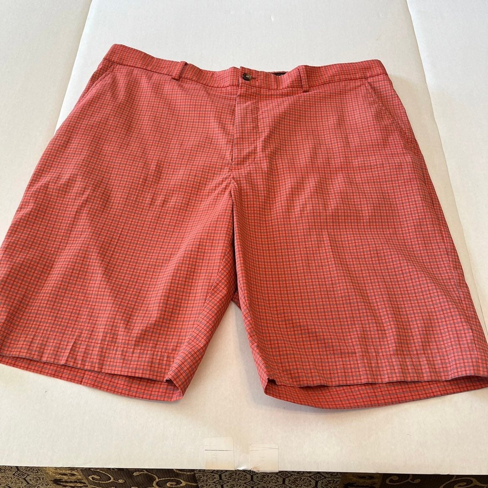 Greg Norman Men's Golf Shorts 38" waist Size 38 Coral‎ Plaid